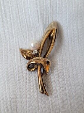 Vintage 9k Gold-Pearl(6.4mm) Ribbon Brooch - Elegant Women’s Jewelry 3.58 Grams